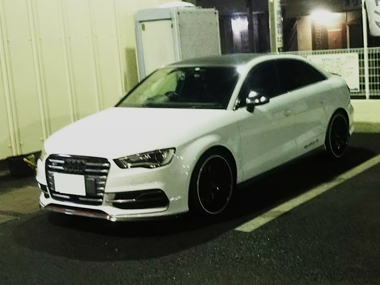 S3 セダンの洗車・アウディ・アウディ好き・モノトーン・セダンに関するカスタム事例の投稿画像1枚目