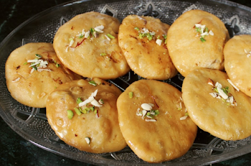 unique-dishes-india-mawa_kachori