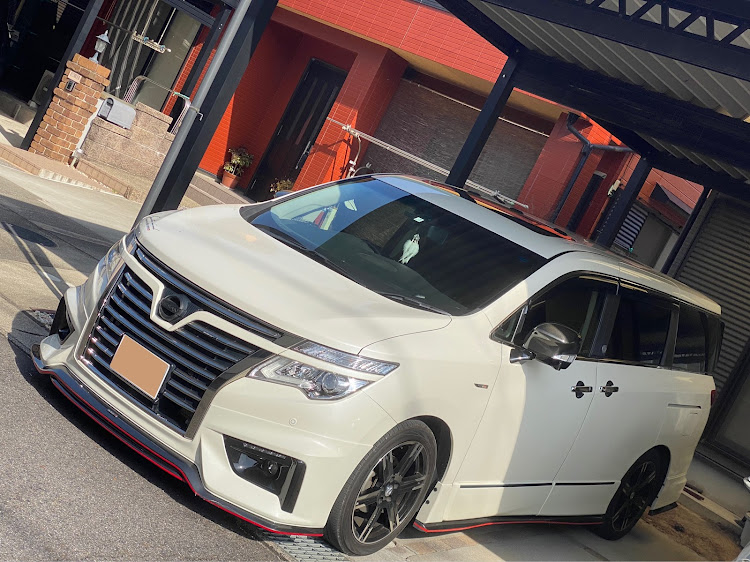 エルグランドのNISMO・エルグランド・LEDナンバー灯に関するカスタム事例の投稿画像1枚目