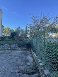 parking à La Roque-d'Anthéron (13)