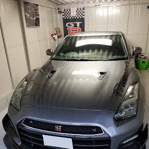 NISSAN GT-R