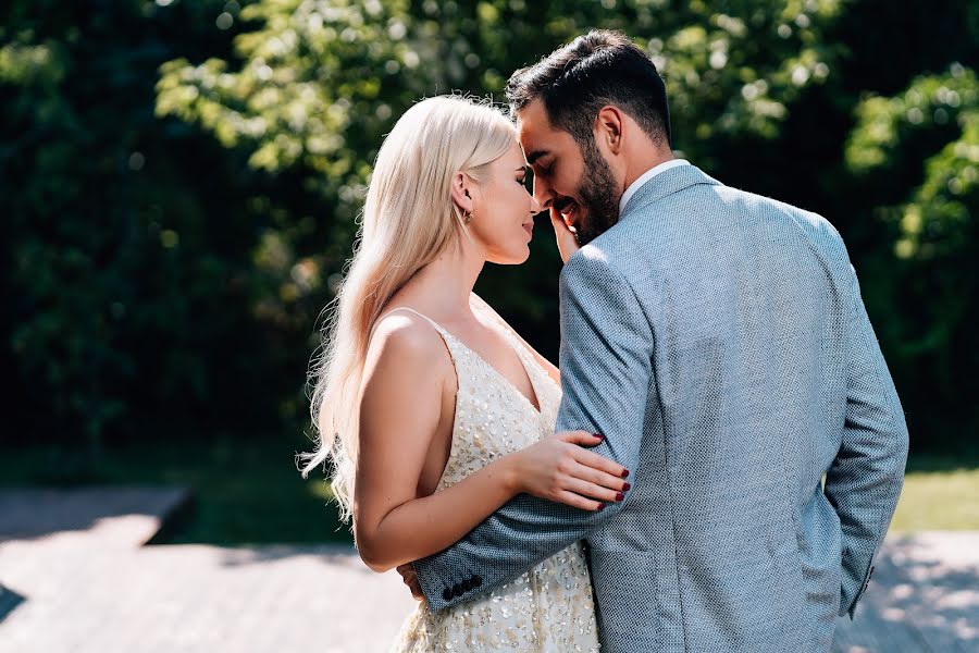 Fotografo di matrimoni Alex Pasarelu (belle-foto). Foto del 18 marzo 2019