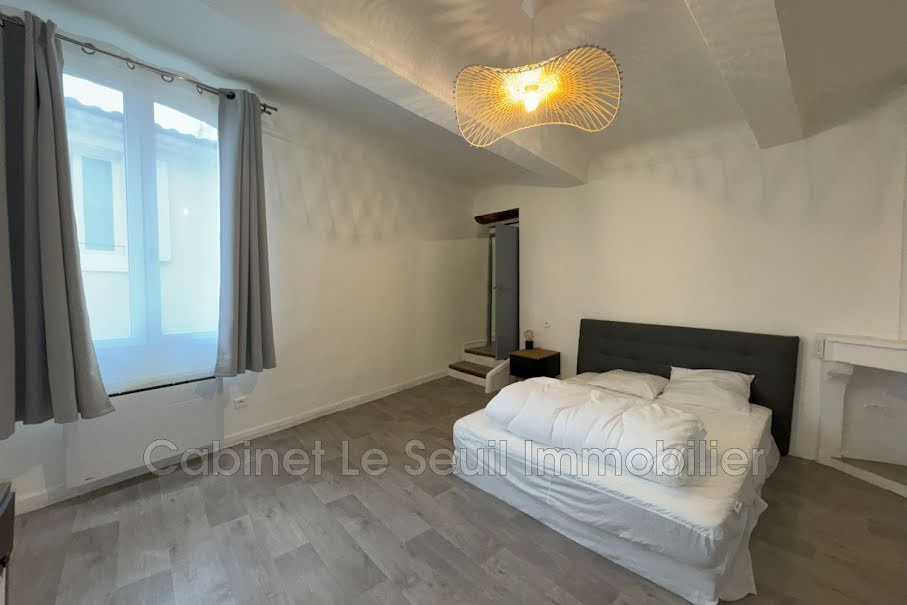 Location meublée appartement 2 pièces 62 m² à Apt (84400), 620 €