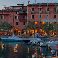 La piazzetta sul porticciolo di 