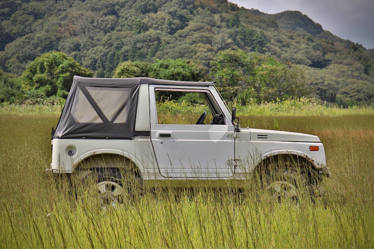 みぴさんが投稿したジムニーSJ30・一眼レフ初心者・一眼レフ練習中・真横ショット・ジムニーに関するカスタム事例の投稿画像4枚目