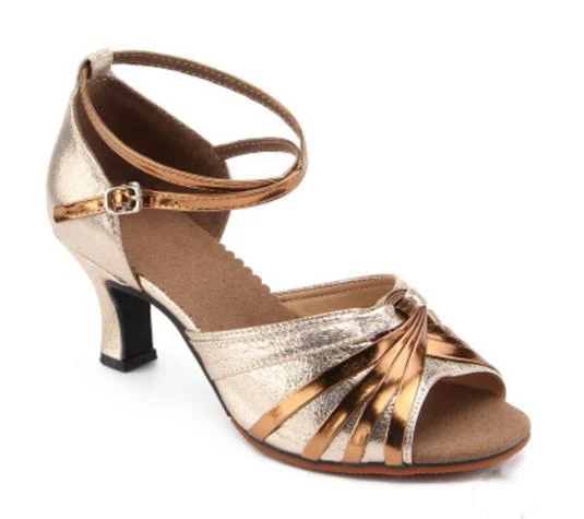 Latijnse dansschoenen voor dames Comfortabele en stijlvolle schoenen voor salsa, bachata, cha cha cha en meer. Dans met vertrouwen en elegantie.