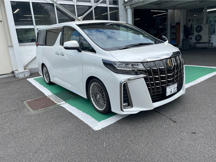 アルファードのアルファード30後期・代車がまさかの・60プリウス・盆休み突入・明日は早朝洗車！に関するカスタム事例の投稿画像1枚目