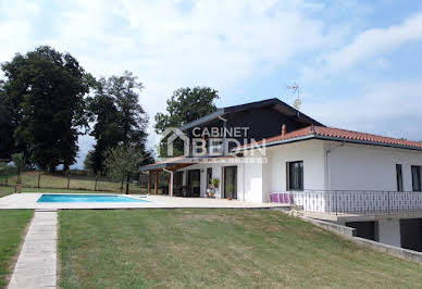 House with pool 11