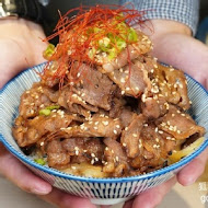 虎藏燒肉丼食所(中壢SOGO店)