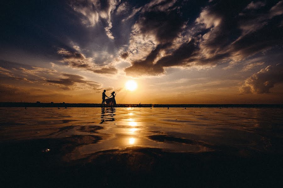 Pulmafotograaf Aleksandr Medvedenko (bearman). Foto tehtud 9 märts