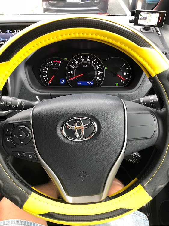 ヴォクシーのホイール交換・車高調整・タイヤ交換・DIYに関するカスタム事例の投稿画像1枚目