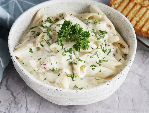 White Sauce Pasta With Cheese Veg