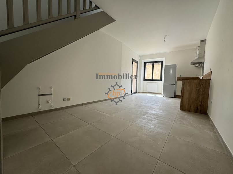 Location  maison 2 pièces 41 m² à Saint-Jean-d'Alcapiès (12250), 375 €