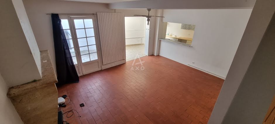 Vente maison  255 m² à Saint-Médard-de-Guizières (33230), 199 000 €