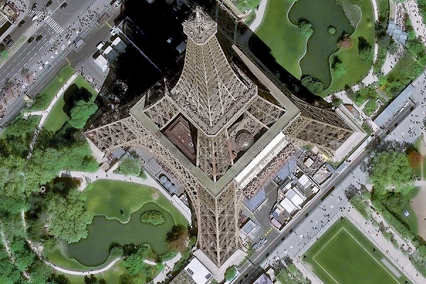 Images satellite de la Tour Eiffel