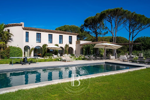 Seaside villa with pool 4