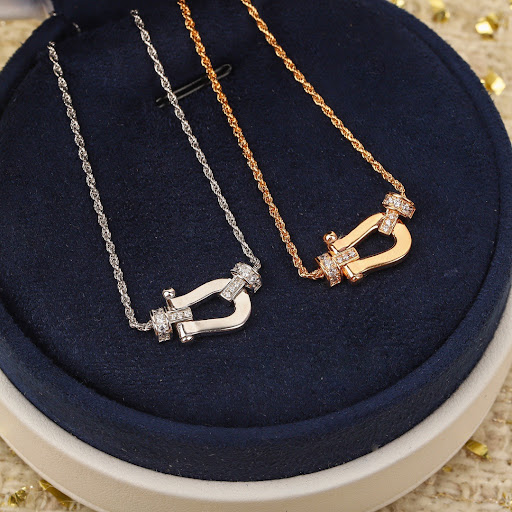 Title 5, Vachette Clasp Fashion Exquisite Necklace, a be...
