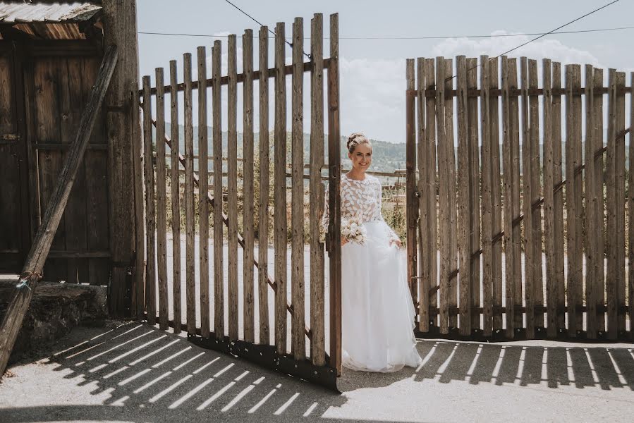 Jurufoto perkahwinan Haris Mulaosmanovic (marelicaphoto). Foto pada 2 Ogos 2021