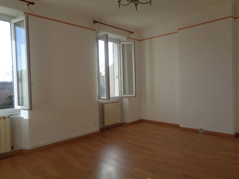 Location  appartement 3 pièces 63 m² à Toulon (83000), 715 €