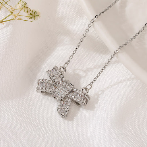 Title 1, Womens Fashionable Elegant Bow Pendant Necklac...