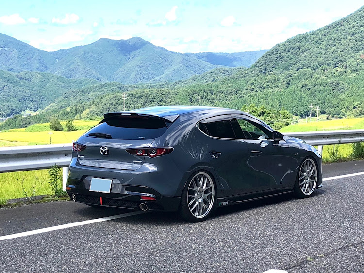 MAZDA3のマツダ3ファストバック・秋の気配・但馬牧場の帰り道・稲刈り間近😋👍に関するカスタム事例の投稿画像6枚目