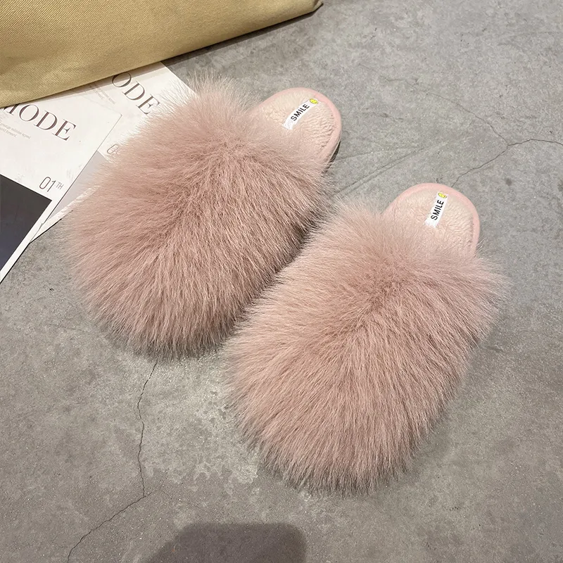 Pantoufles d'intérieur pour femmes, semelle souple, antidérapantes, en peluche, pour un confort et une sécurité inégalés à la maison. Détente assurée.
