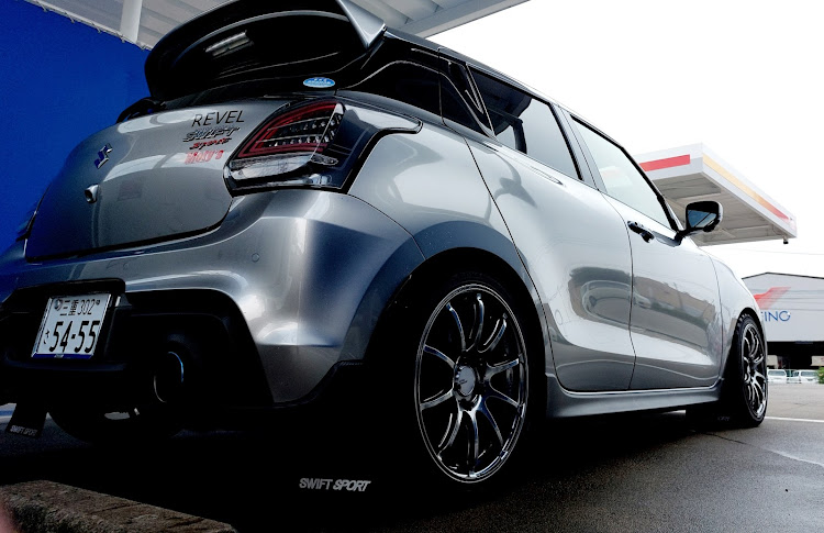 スイフトスポーツのスイスポ乗りと繋がりたい・スイスポはいいぞぉ〜・洗車が最大のカスタム・スイスポは楽しいに関するカスタム事例の投稿画像7枚目