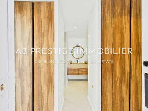 Villa avec piscine et terrasse 4