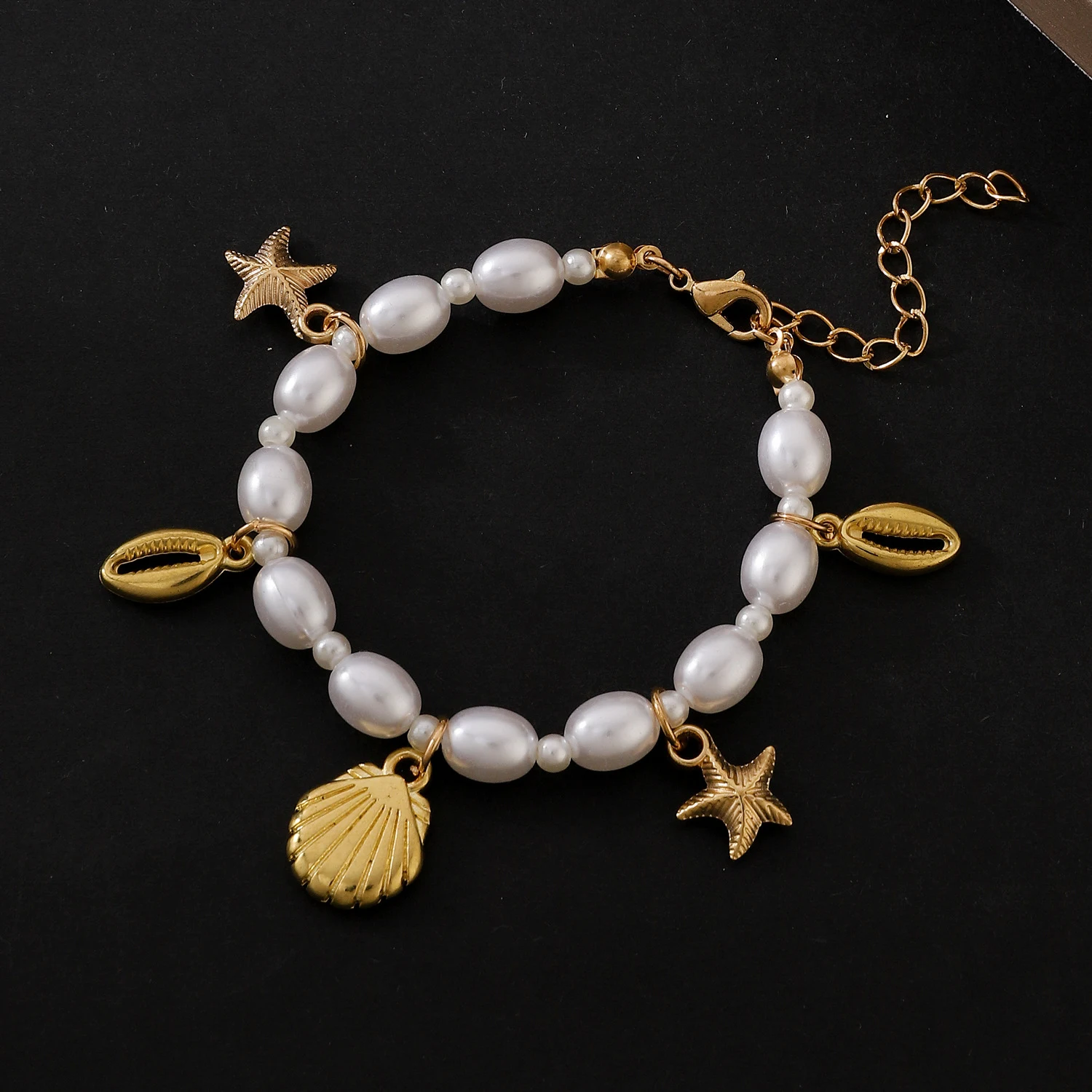 Title 8, Pulseira feminina de moda com pérolas irregular...