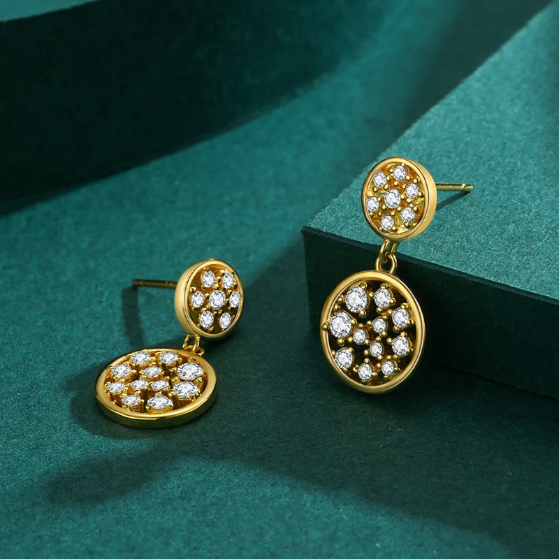 Brincos femininos de prata esterlina com personalidade. Adicione elegância diária com estes brincos hipoalergênicos. Perfeitos para um estilo único e confortável.