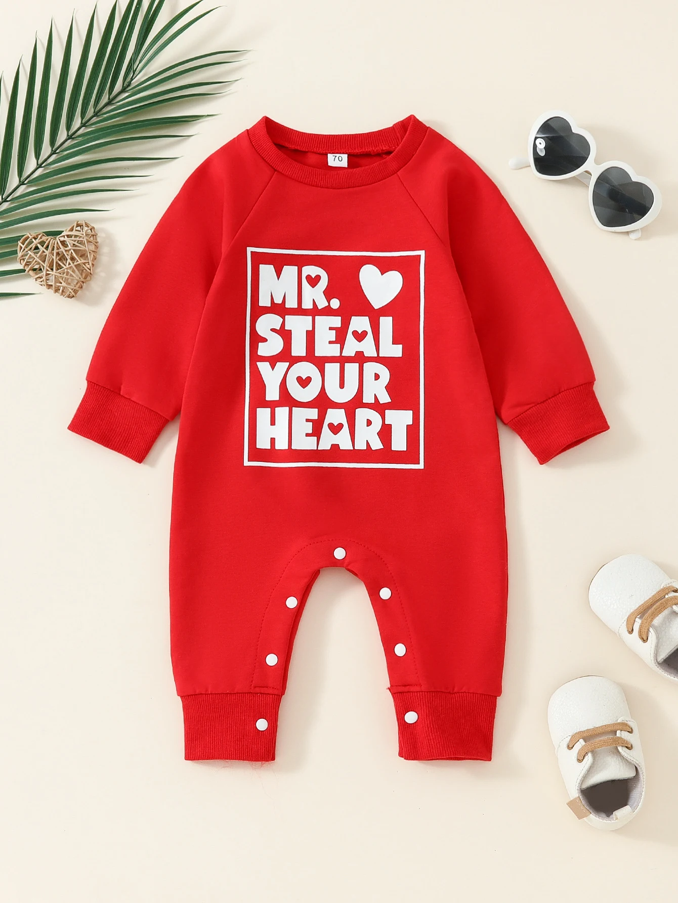 Bebi kombinezon iz jednog dela Dugacko Penjanje Ljubav, nežan i udoban za vašu bebu, sloboda kretanja i istraživanje sveta sa ljubavlju