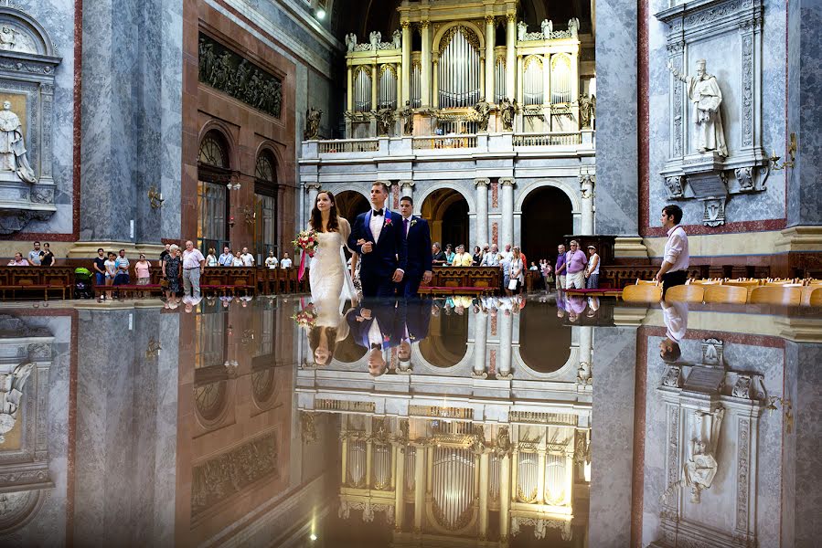 Fotografo di matrimoni Melinda Guerini (temesi). Foto del 4 novembre 2015