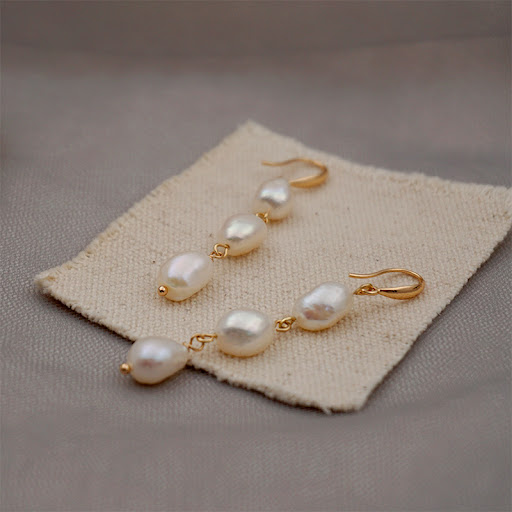 Title 5, Fresh Water Pearl Earrings, Vintage Court Style...