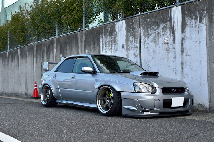 インプレッサ WRX STIのTE37・RAYS・左斜め前写真展・オーバー