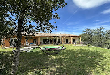 Maison avec piscine et terrasse 2