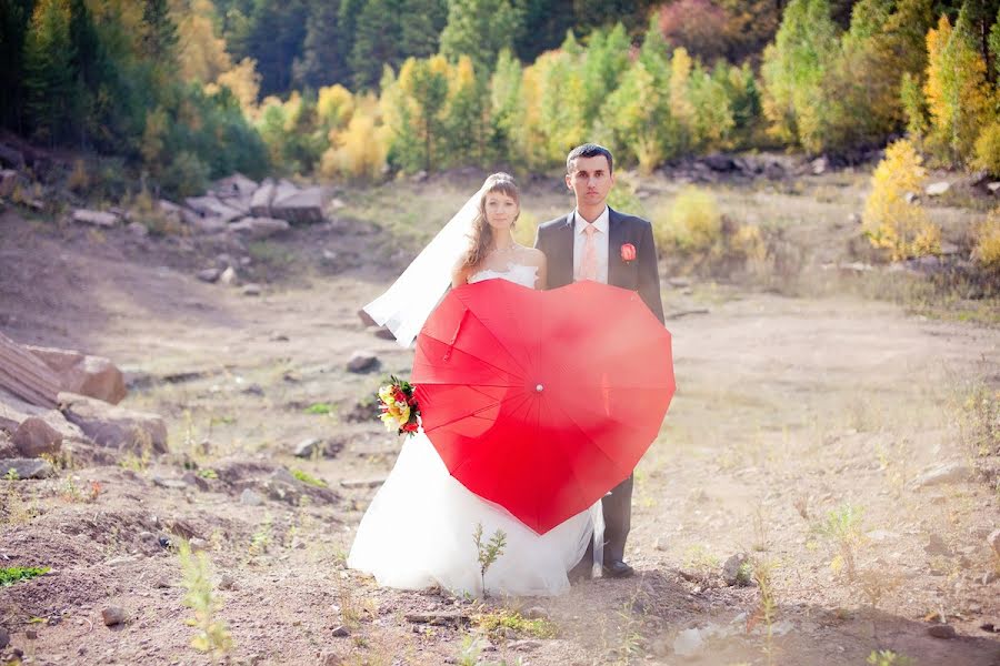 Fotógrafo de casamento Denis Osipov (svetodenru). Foto de 9 de abril 2013