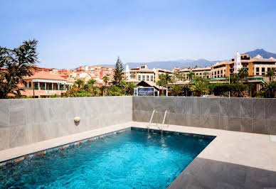 Villa avec piscine et terrasse 2