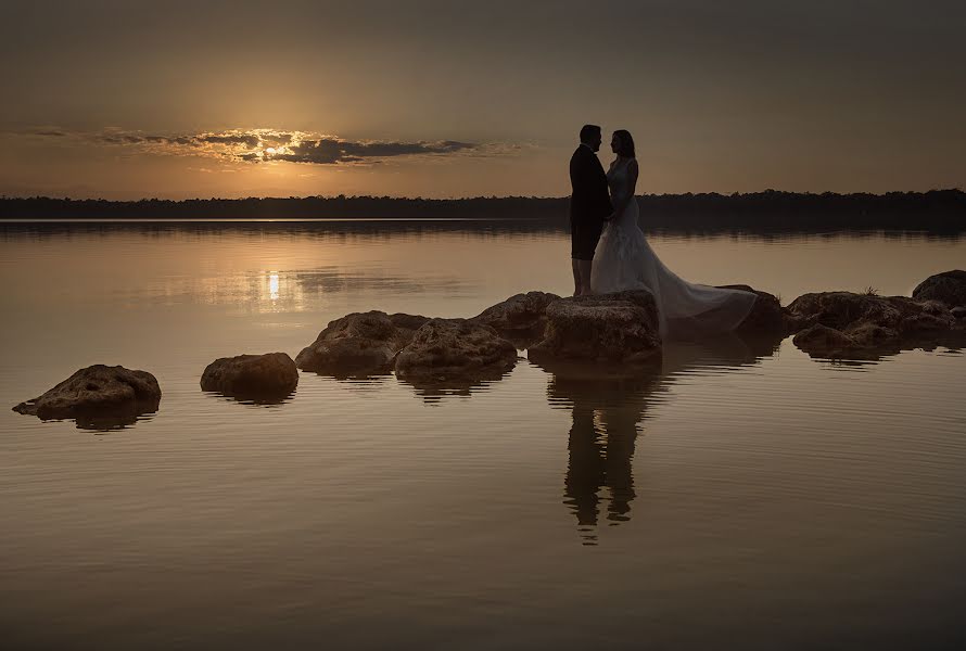 Fotografo di matrimoni Tono Valdes (tonovaldes). Foto del 4 dicembre 2019