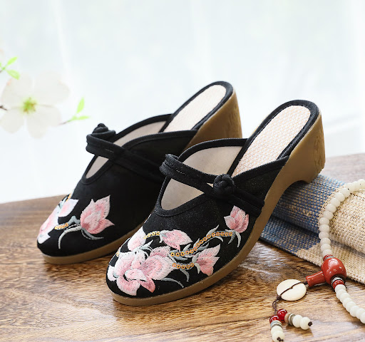 Title 20, Womens High Heel Wedge Embroidered Cloth Slipp...
