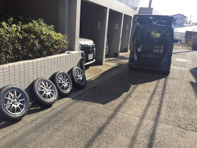 Nボックスカスタムの夏仕様変更・ホイール交換・タイヤ交換に関するカスタム事例の投稿画像1枚目