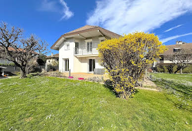 House with garden and terrace 2