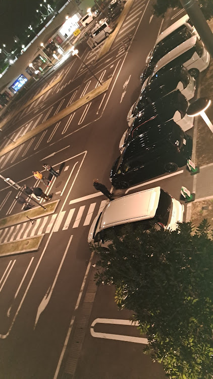 セレナのスマホじゃ上手く撮れないね・12月もよろしくお願いします・オフ会に関するカスタム事例の投稿画像1枚目