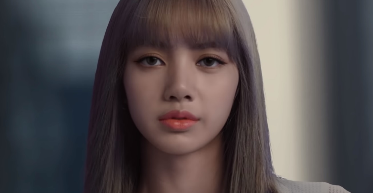 BLACKPINK's Lisa Stuns In CF For Thailand's Mobile Operator AIS - Koreaboo