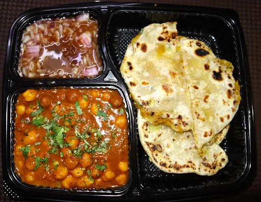 Paneer Kulcha (3pcs) & Chole Masala