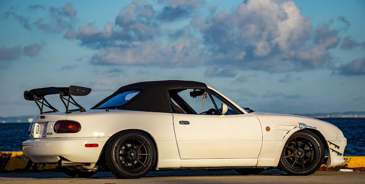 ロードスターのZ33・海・Be a driver.・霞埠頭・青に関するカスタム事例の投稿画像6枚目