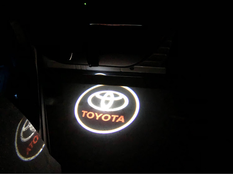 RAV4のTOYOTAのカーテシに関するカスタム事例の投稿画像1枚目