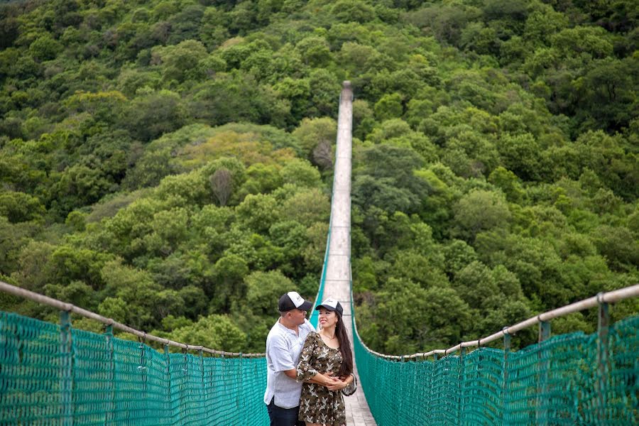 Wedding photographer Cuauhtémoc Bello (flashbackartfil). Photo of 5 September 2017