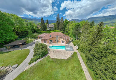 Maison avec piscine et terrasse 8