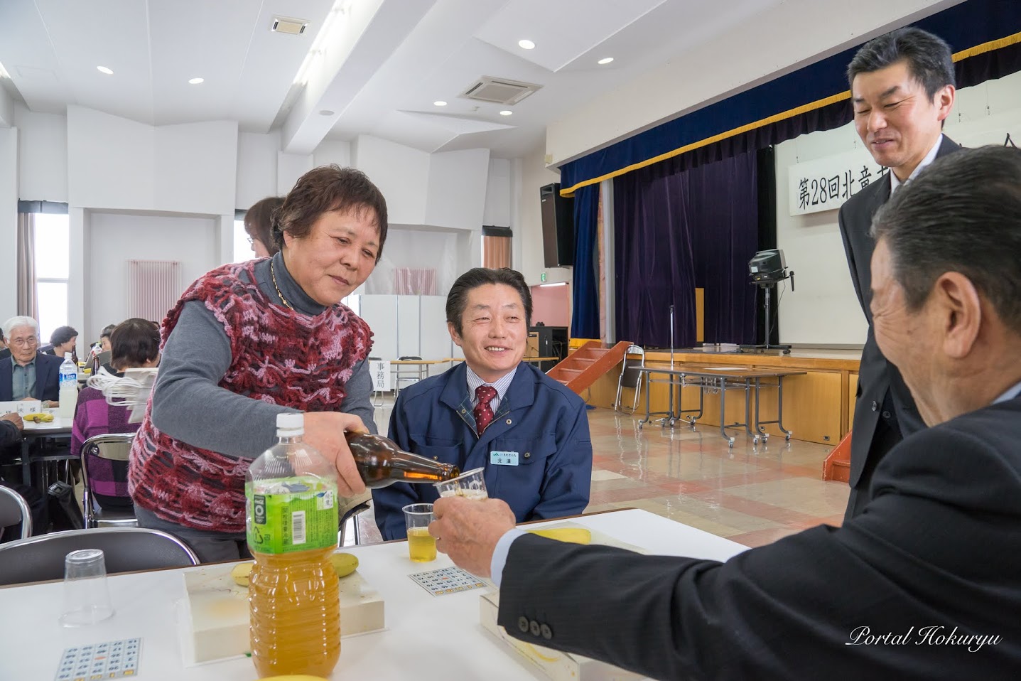 和やかにお酌