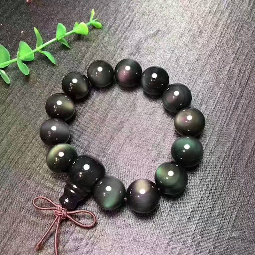 Title 2, Dvokrevetna boja Obsidijska narukvica